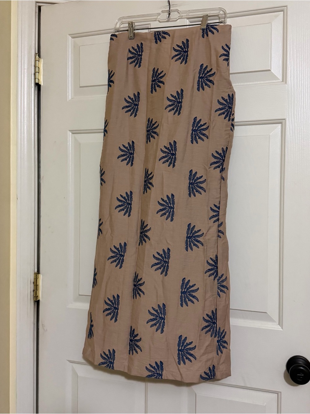 NWOT Missguided Embroidered Linen Feel Palm Print Maxi Skirt Apricot Size Medium